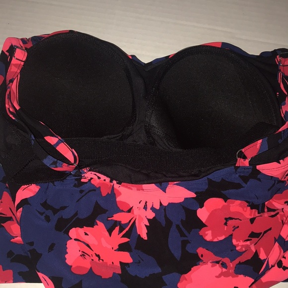 New red floral plus size swimtop - Picture 11 of 11
